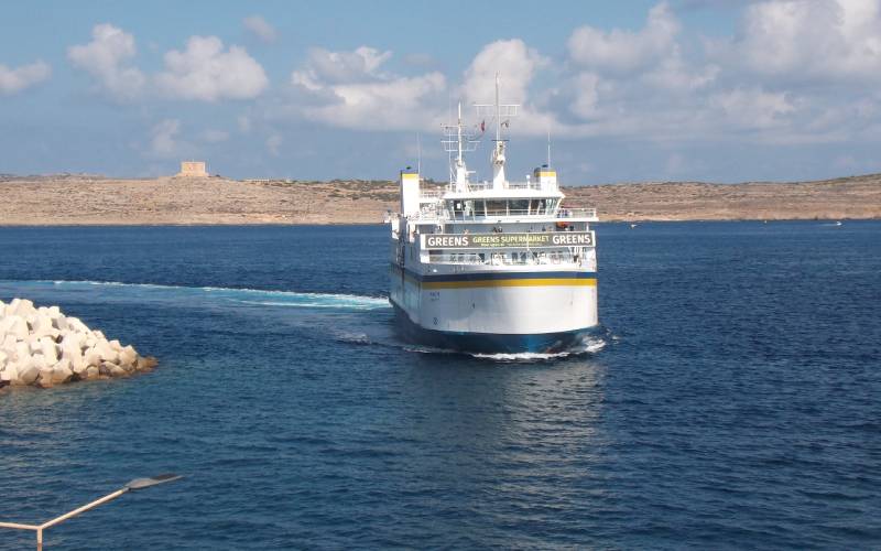 White color yacht operating on the route between Malta and Gozo