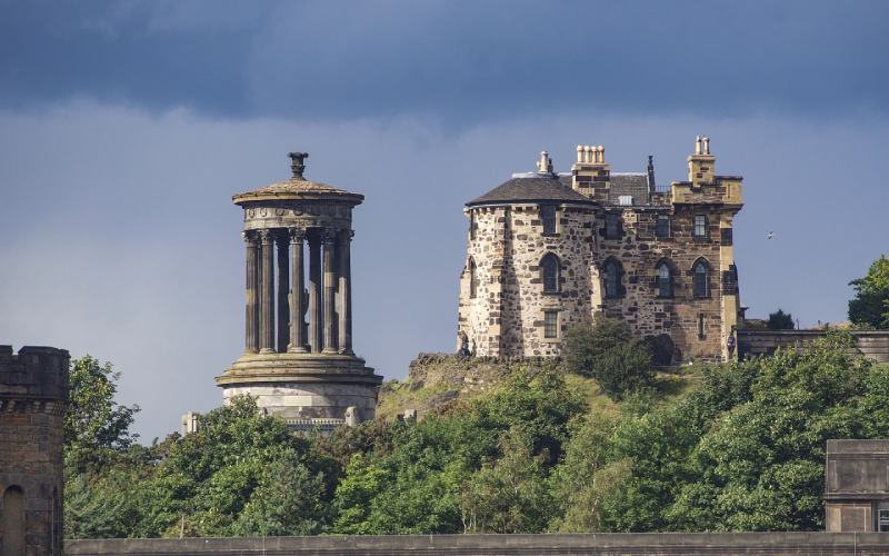 Panoramic view of Edinburgh, Scotland, with the historic skyline and Edinburgh Castle